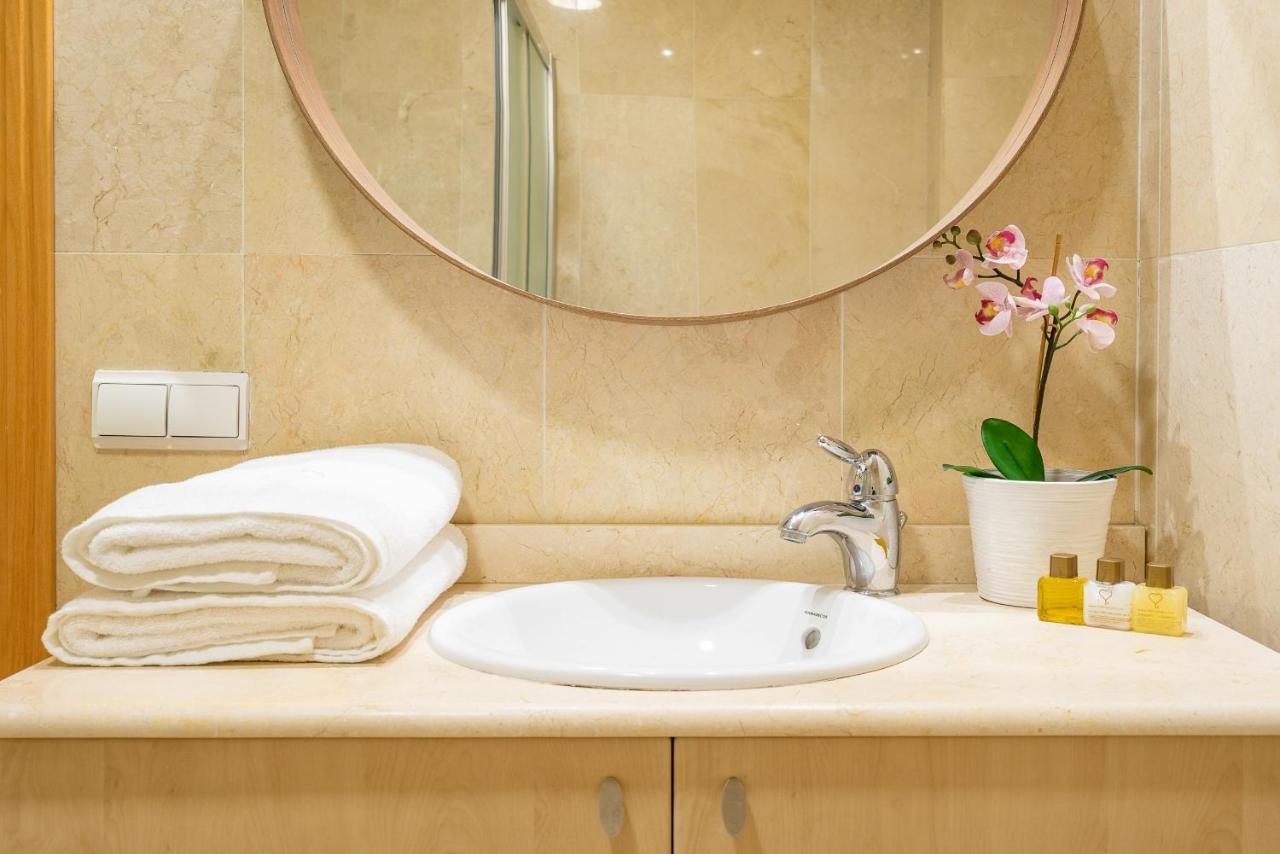Homeabout Fresca Apartment I مالقة المظهر الخارجي الصورة